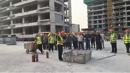 筑牢安全生產(chǎn)防線，興港·璽園項(xiàng)目開展消防演練！